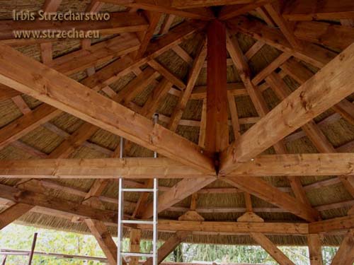 Irbis Thatching: construction of a wooden hexagonal gazebo