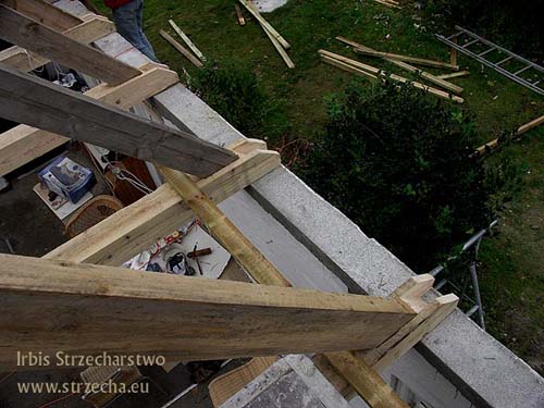 Irbis Thatching: support on the rafter wall, which will be extended with a wedge