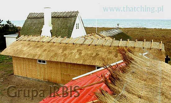 Thatching & Rethatching Service - IRBIS Strzecharstwo - trzcinowa strzecha na bydynkach letniskowych realizowanych w Danii!