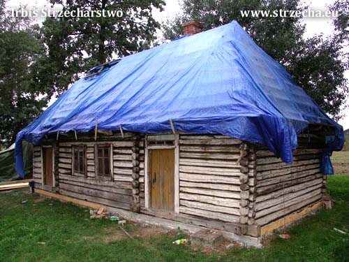 An antique wooden cottage, made in coronal-ząbbowej technology, on the dovetail with shrovetide